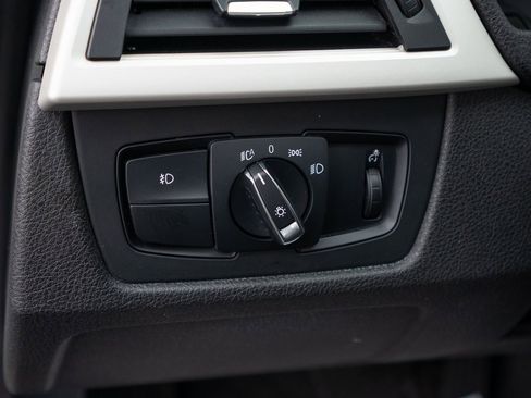 Used 2015 BMW 320i xDrive Sedan image 16