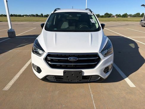 Used 2019 Ford Escape SE FWD image 2
