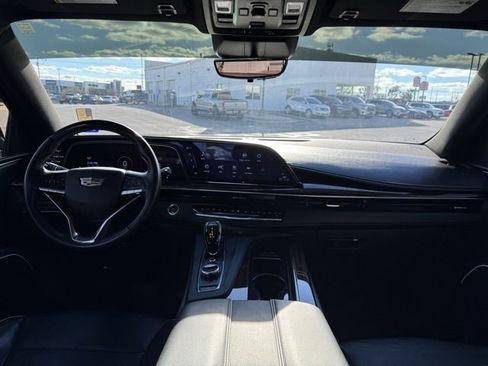 Used 2023 Cadillac Escalade Premium Luxury image 11