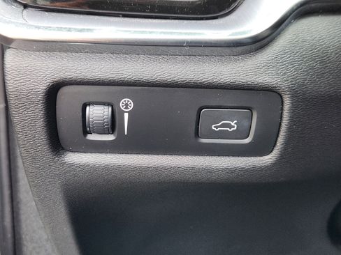 Used 2020 Volvo V60 T5 Cross Country w/ Protection Package Premier image 25