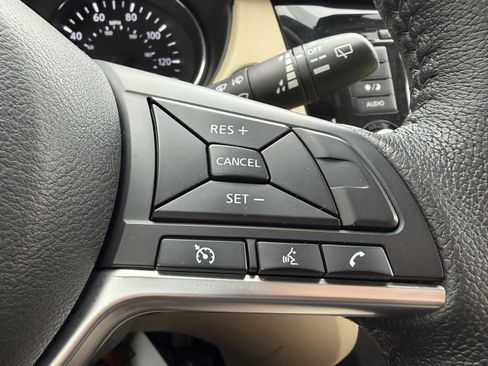 Used 2019 Nissan Rogue SV AWD/4WD image 16