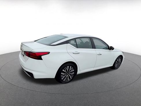 Used 2025 Nissan Altima 2.5 SV image 15