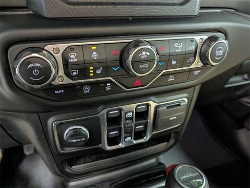 Used 2023 Jeep Gladiator Willys image 25