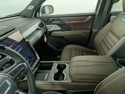 New 2026 GMC Acadia Denali Ultimate w/ LPO, Floor Liner Package AWD/4WD image 27