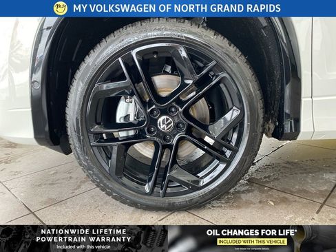 New 2026 Volkswagen Tiguan SE R-Line image 25