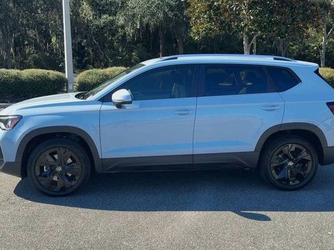 New 2026 Volkswagen Taos SE image 5