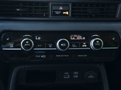 Used 2023 Honda Pilot Touring image 33