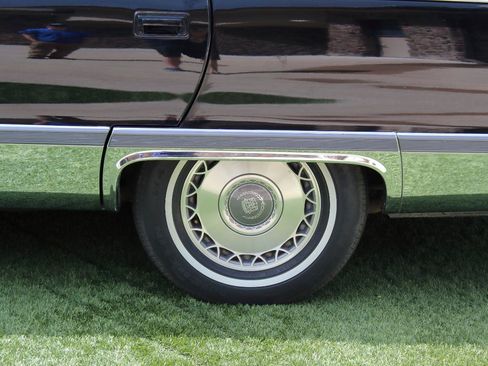 Used 1996 Cadillac Fleetwood Brougham RWD image 31