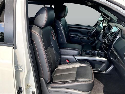 Used 2021 Nissan Titan PRO-4X w/ Pro-4x Convenience Package AWD/4WD image 9