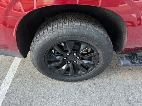 Used 2023 Chevrolet Suburban Z71 image 13