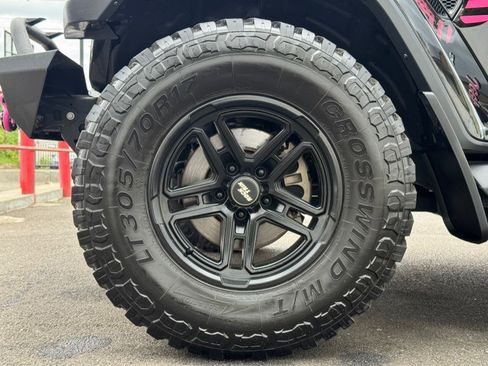 Used 2018 Jeep Wrangler Unlimited Sahara AWD/4WD image 15