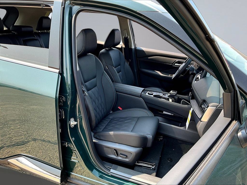 New 2026 Nissan Rogue Platinum AWD/4WD image 11