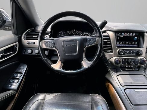 Used 2020 GMC Yukon Denali w/ Denali Ultimate Black Edition AWD/4WD image 6