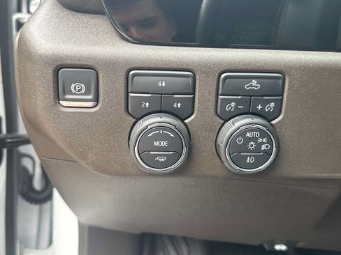 Used 2025 Chevrolet Silverado 2500 LT AWD/4WD image 29