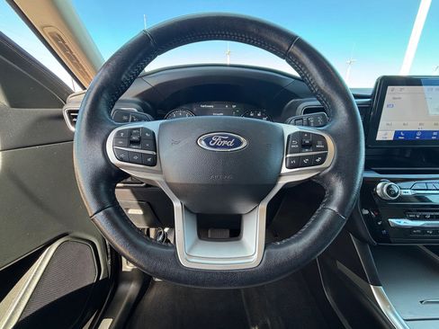 Used 2023 Ford Explorer Limited image 17
