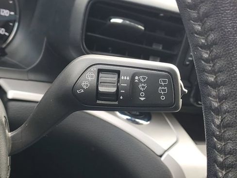 Used 2022 Ford Explorer XLT image 22