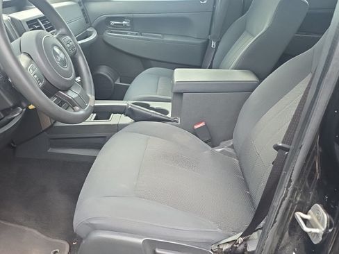 Used 2012 Jeep Liberty Sport AWD/4WD image 3