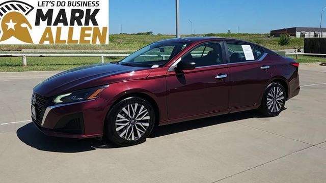 Used 2025 Nissan Altima 2.5 SV FWD image 4