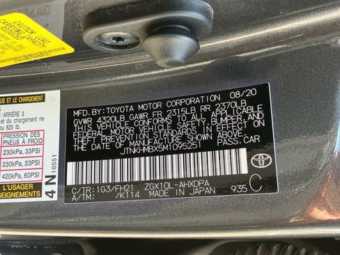 Used 2021 Toyota C-HR LE FWD image 22
