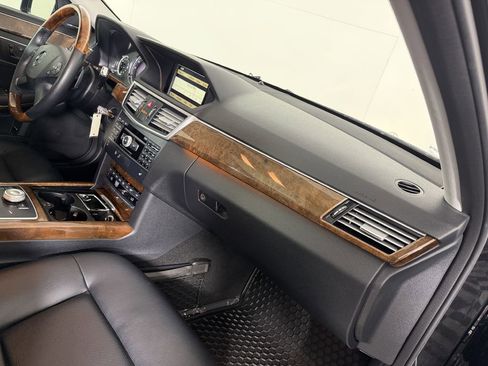 Used 2011 Mercedes-Benz E 350 4MATIC Sedan image 29