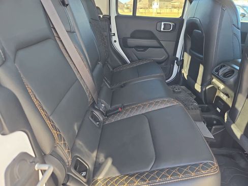 Used 2023 Jeep Gladiator Overland image 17