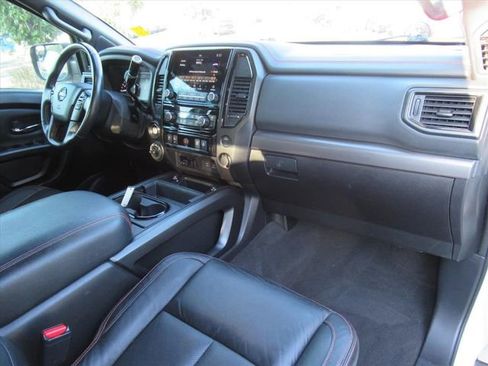Used 2021 Nissan Titan PRO-4X w/ Pro-4x Convenience Package image 11