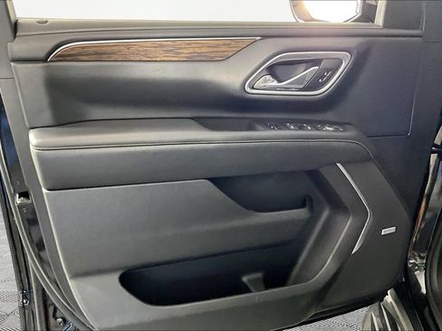Used 2021 Chevrolet Tahoe Premier w/ Premium Package AWD/4WD image 19