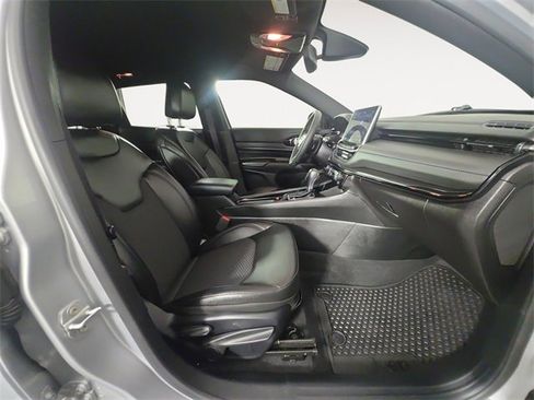 Used 2025 Jeep Compass Latitude w/ Convenience Group image 15