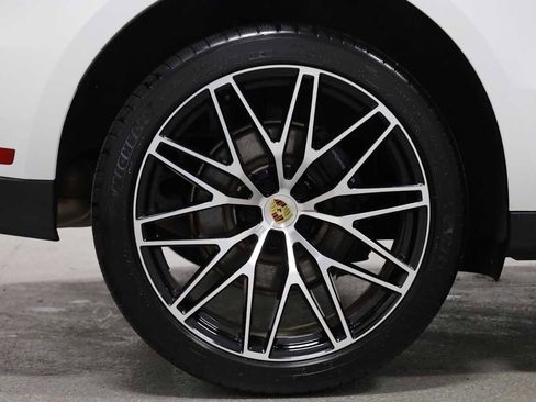 Certified 2026 Porsche Macan image 38