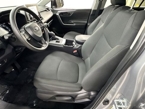 Used 2025 Toyota RAV4 LE AWD/4WD image 16
