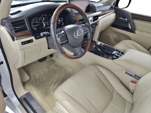 Used 2021 Lexus LX 570 4WD w/ Luxury Package image 17