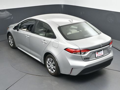 Used 2025 Toyota Corolla LE image 36