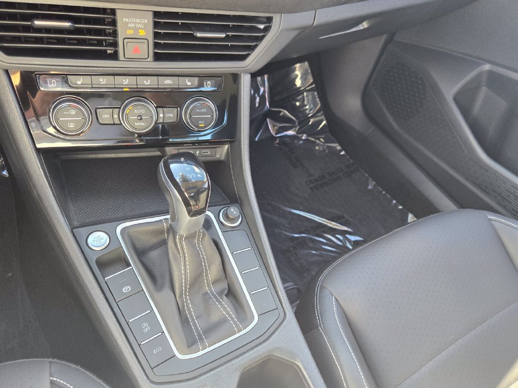 Certified 2023 Volkswagen Jetta SE w/ Panoramic Sunroof Package FWD image 20