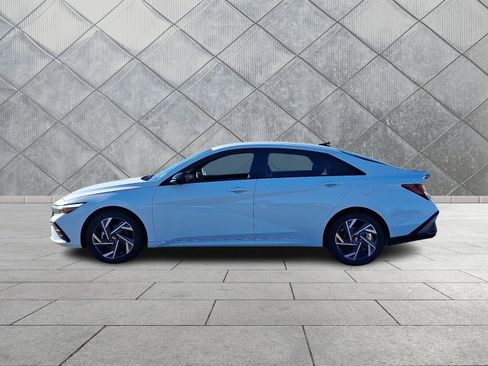 Certified 2025 Hyundai Elantra Sport image 4
