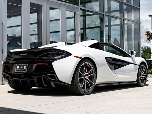 Used 2019 McLaren 570S Spider image 9