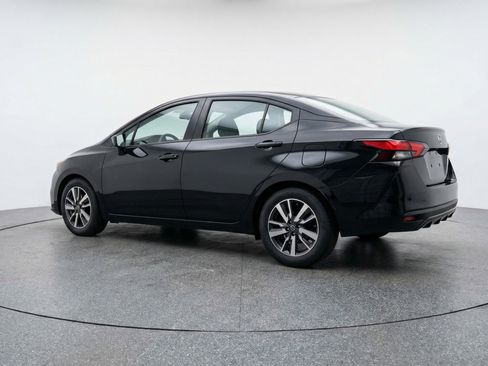 Used 2025 Nissan Versa SV image 6