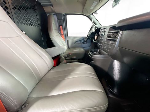 Used 2020 GMC Savana 3500 RWD image 25