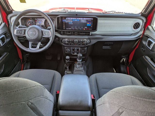 Used 2025 Jeep Wrangler Unlimited Sahara AWD/4WD image 15