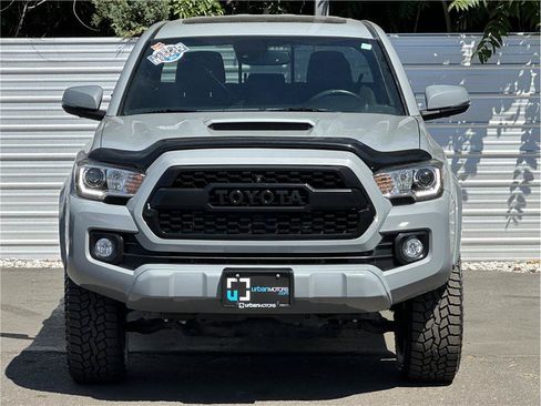 Used 2020 Toyota Tacoma TRD Sport w/ TRD Premium Sport Package AWD/4WD image 7