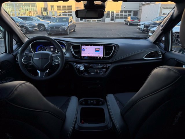 New 2026 Chrysler Pacifica Select AWD/4WD image 32