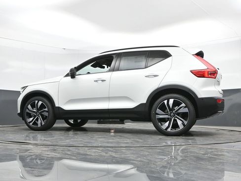 New 2025 Volvo XC40 B5 Plus w/ Protection Package Premier image 44