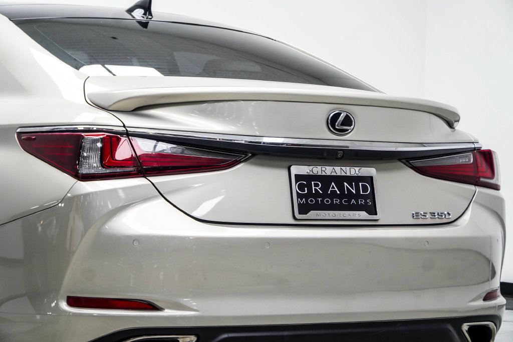 Used 2022 Lexus ES 350 Ultra Luxury w/ Accessory Package 2 FWD image 17