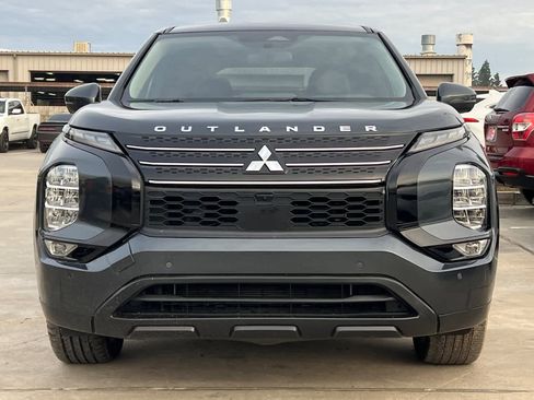 Used 2024 Mitsubishi Outlander SE image 11