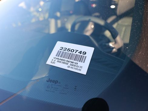 New 2025 Jeep Grand Cherokee Overland image 33