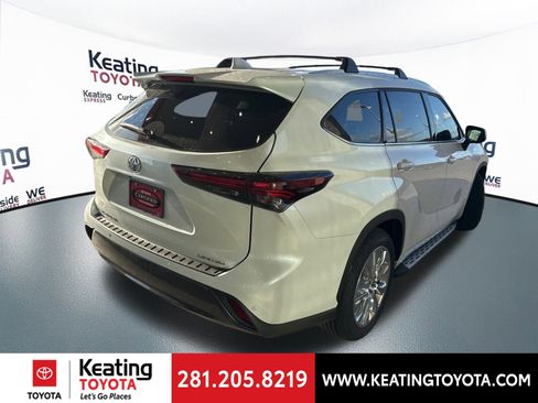 Used 2025 Toyota Highlander Limited image 7