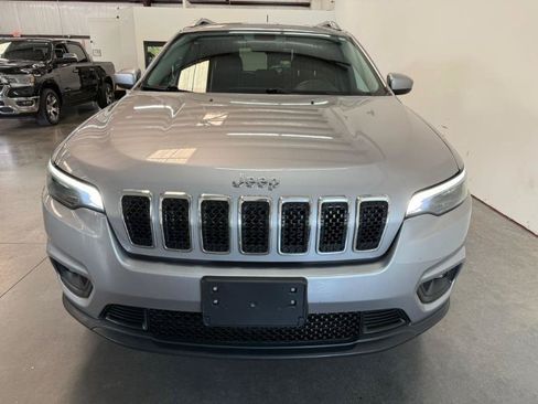 Used 2019 Jeep Cherokee Latitude Plus w/ Cold Weather Group AWD/4WD image 5