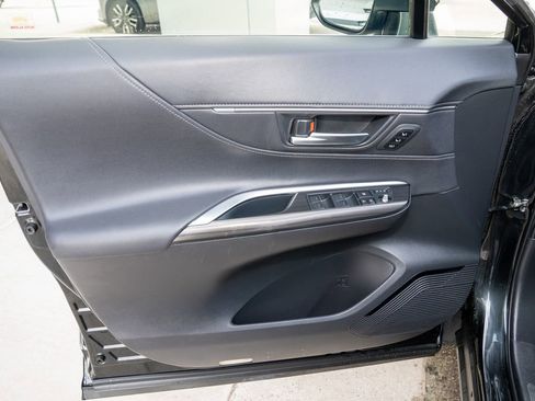 Used 2021 Toyota Venza Limited w/ Advanced Technology Package image 12