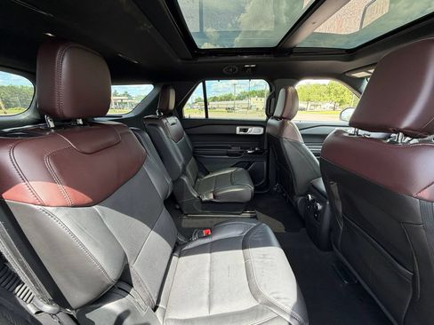 Used 2023 Ford Explorer Platinum w/ Technology Package AWD/4WD image 6