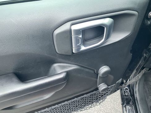 Used 2020 Jeep Wrangler Sport image 13