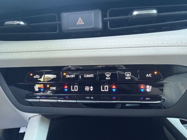 Used 2023 Buick Envision Avenir AWD/4WD image 28